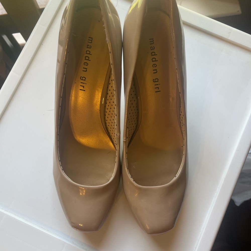 Madden Girl Tan Heels Classic Style